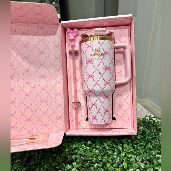 Stanley Other - NEW Stanley 1913 x LoveShackFancy 40 OZ LIMITED EDITION Baby Bow Peppermint
Pink
